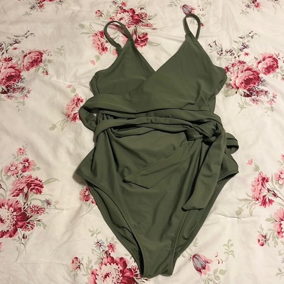 Aerie One Piece Swim - Picture 2 of 3